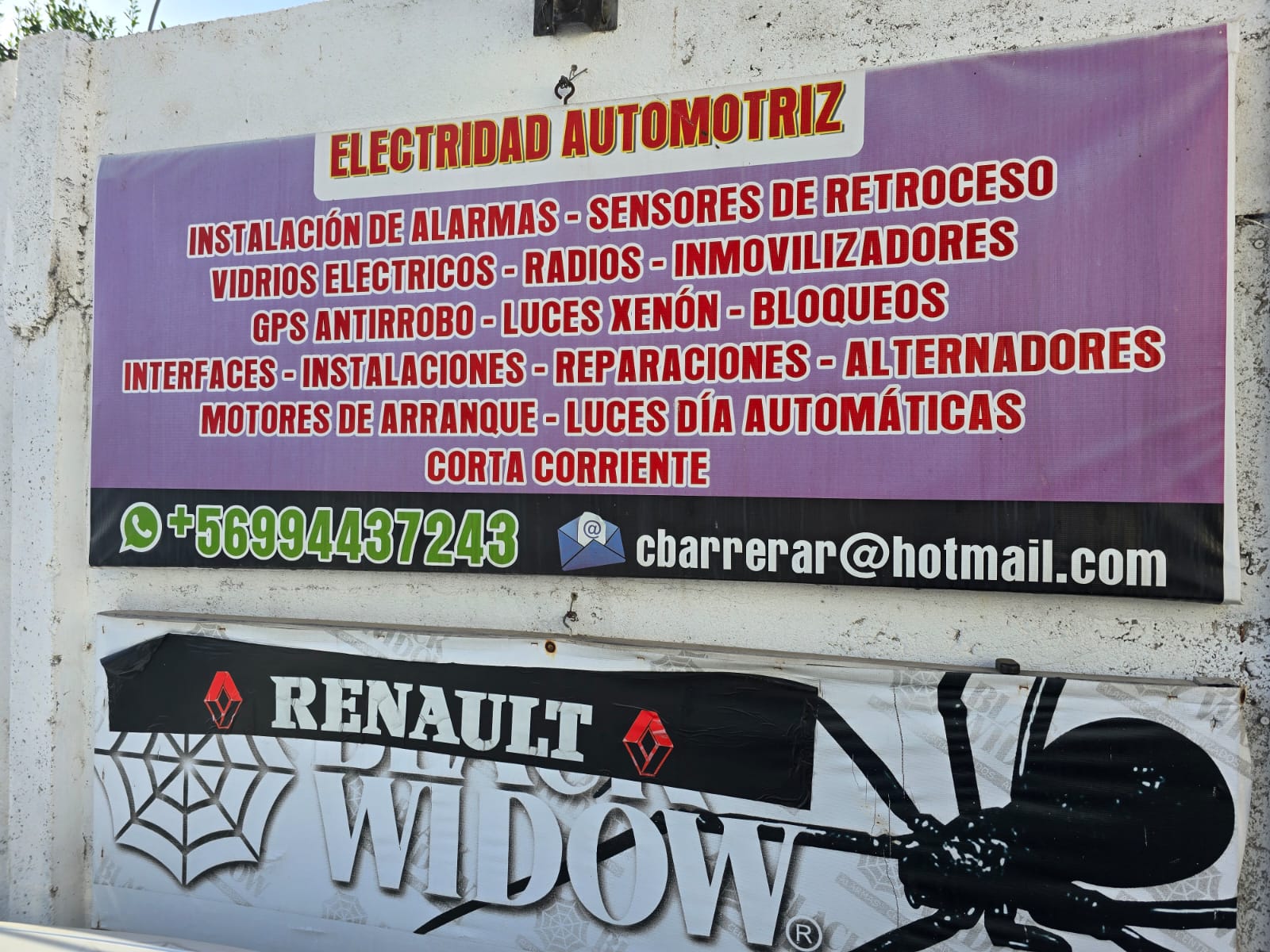 Letrero del taller CLAXON - Electricidad Automotriz con listado de servicios