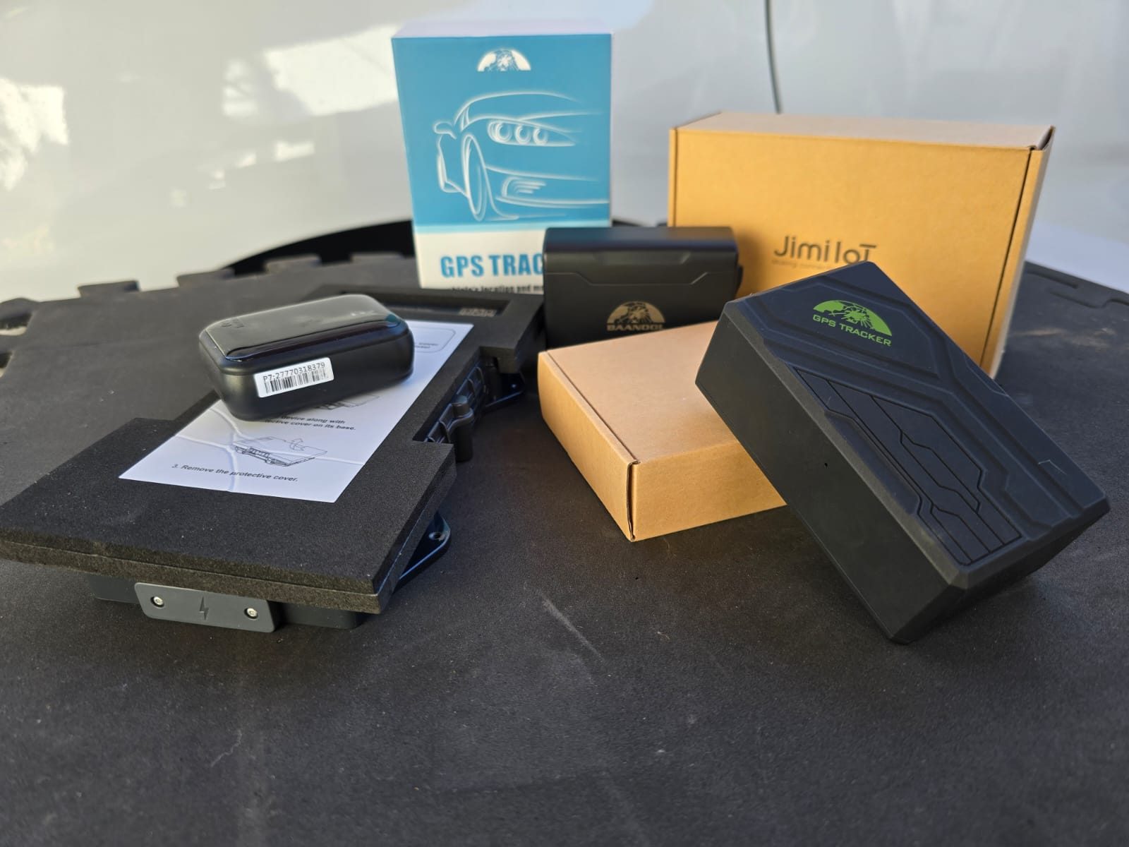 Coleccion de equipos GPS tracker con empaques Jimi IoT y BAANOOL